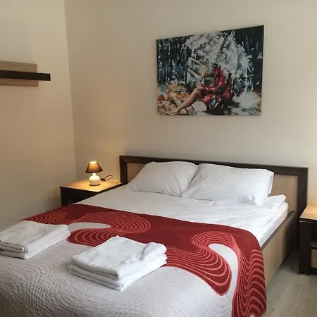 Mona Przy Stacji Metra Apartamento Varsovia